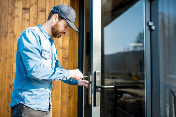 Commercial-locksmith-service